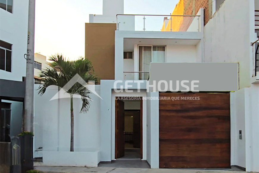 SE VENDE HERMOSA Y MODERNA CASA CON PISCINA DE OCASIÓN | URB. MIRAFLORES CC