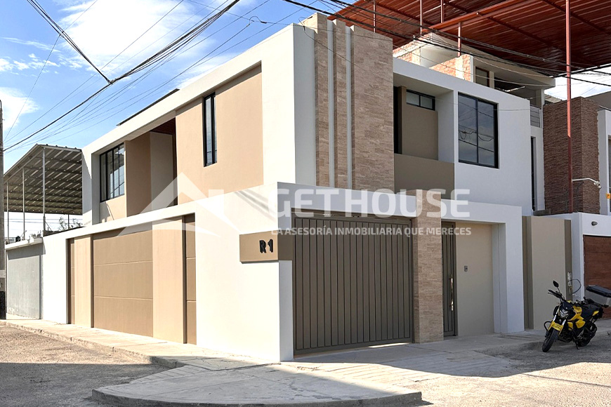 SE VENDE CASA EN ESQUINA CON DISEÑO EN ALTO DETALLE | URB. MIRAFLORES COUNTRY CLUB