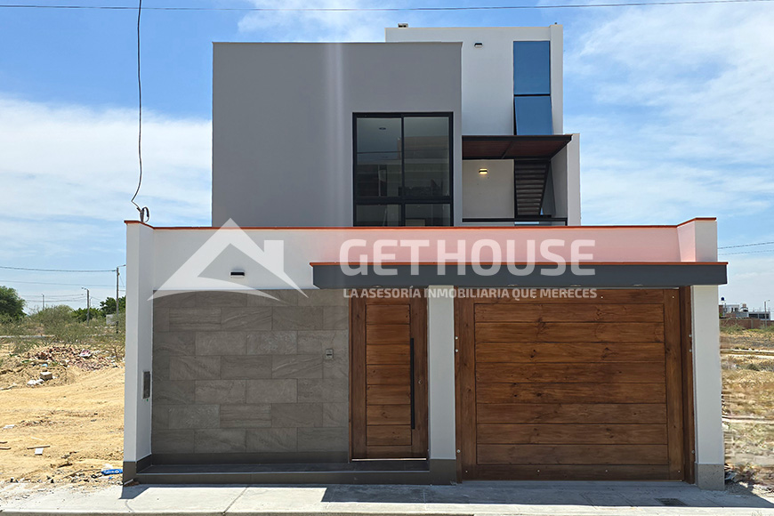 SE VENDE CASA CON PISCINA CON DISEÑO A DOBLE ALTURA | URB. ALAMEDA