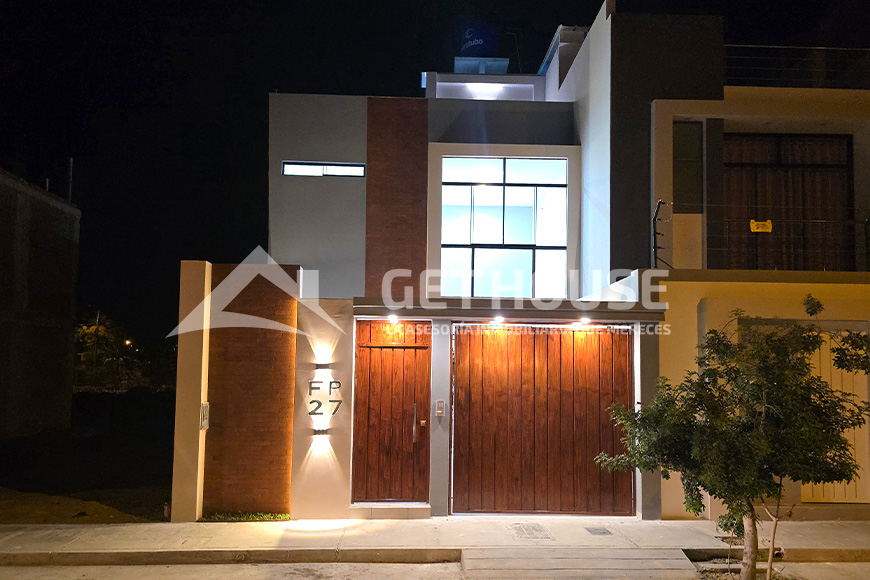 SE VENDE CASA DE ESTRENO CERCA AL PARQUE DE LAS BOLAS | URB. BOULEVARD P.P.